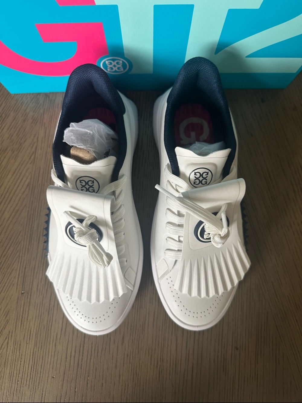 G/Fore Women's G.112 P.U. Leather Kiltie Golf Shoes Snow/Twilight Size 6.5 NEW - Picture 3 of 8